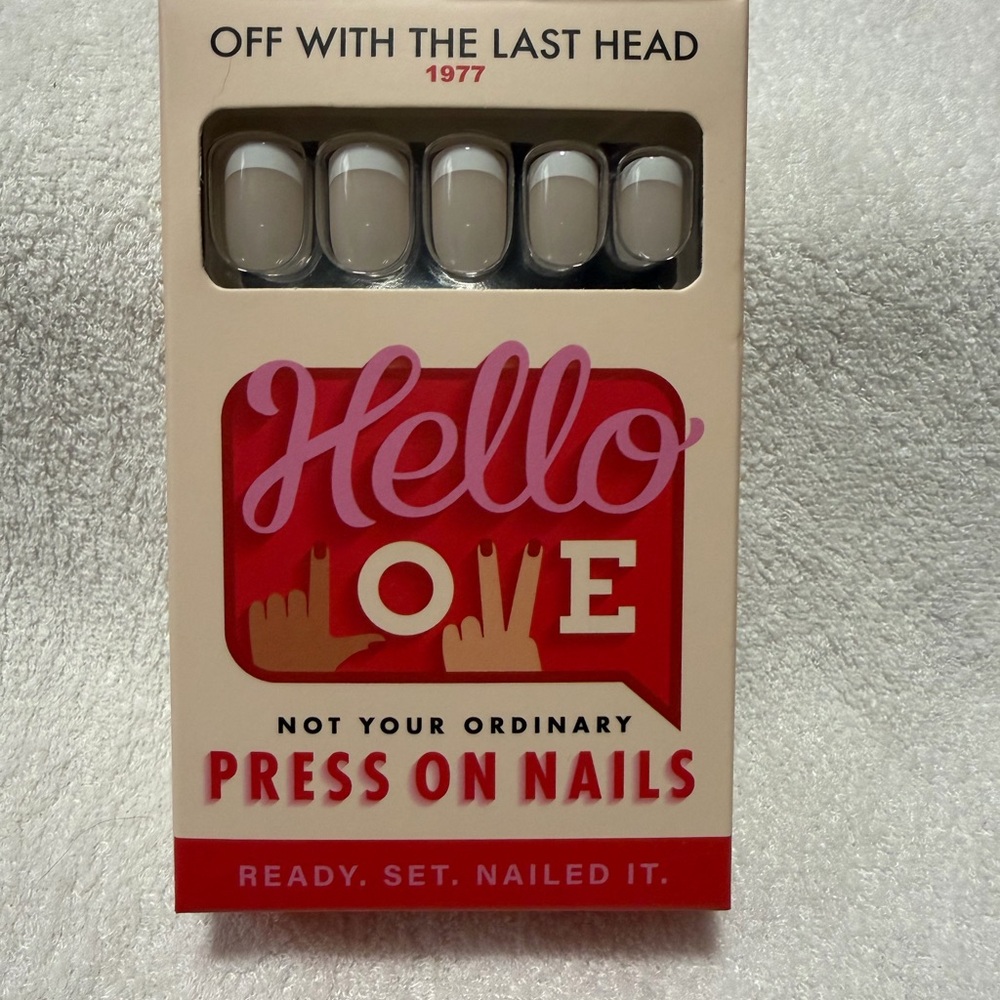 Hello Love Off With The Last Head Short Press-On Nails